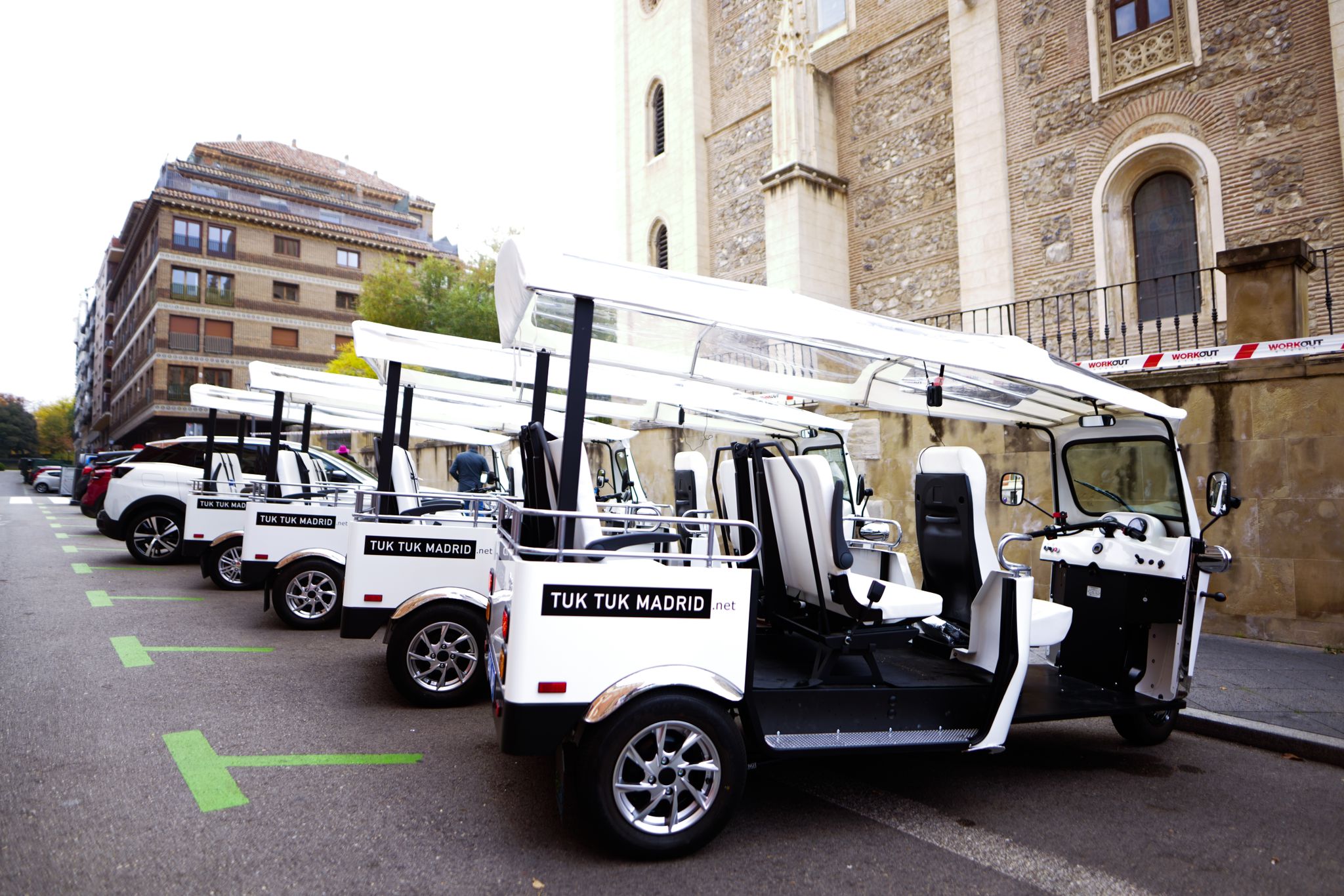 Descubre Madrid con un Tour en Bici y la Diversión de un Tuk Tuk Madrid